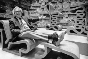 Frank Gehry in 1978 with his Easy Edges cardboard chairs